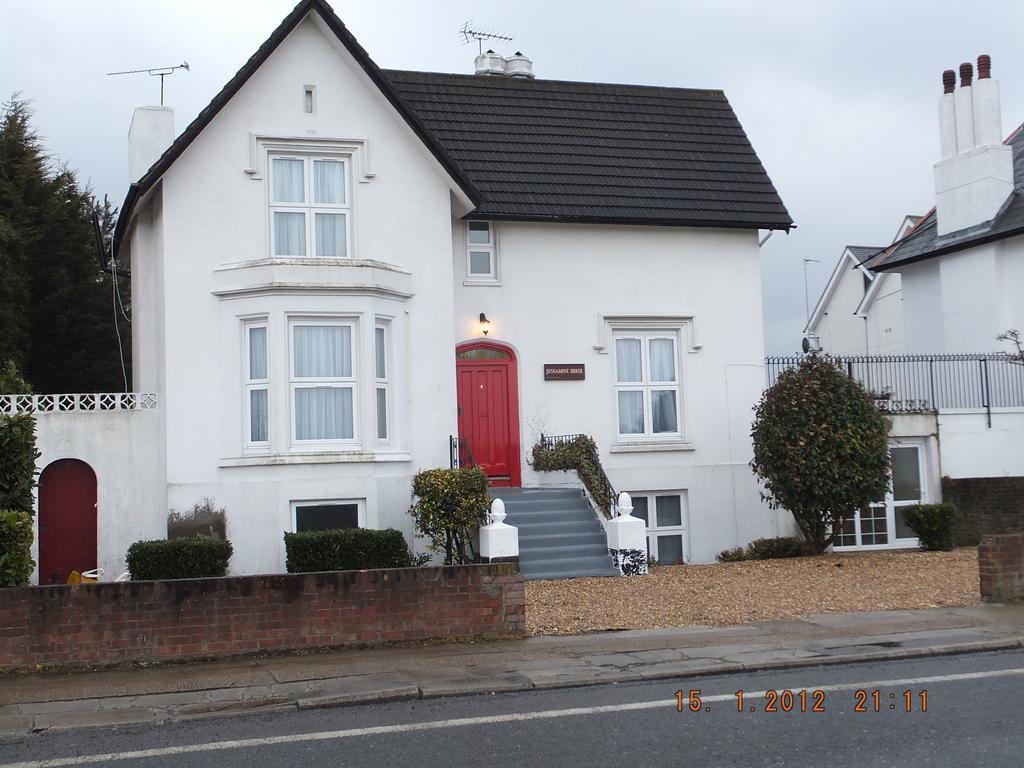 Jessamine House Hotel Gravesend Bagian luar foto