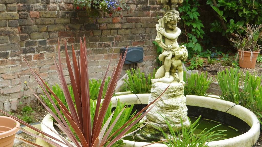 Jessamine House Hotel Gravesend Bagian luar foto
